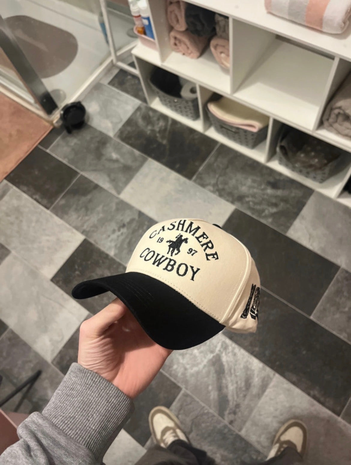 Cashmere cowboy cap